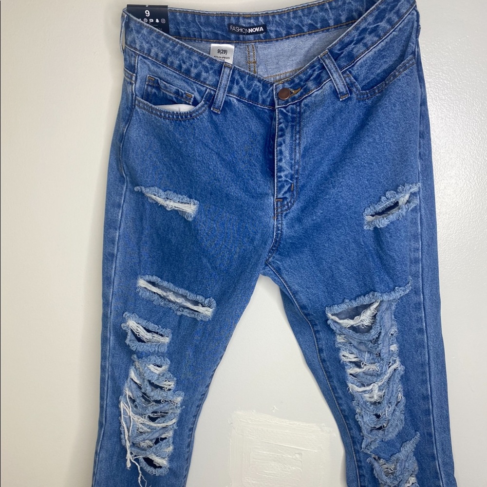 Beautiful Distressed Boyfriend Jeans 😍 too big for me ! Must go